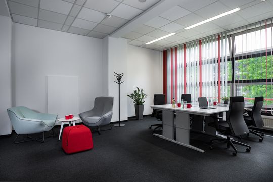 Einzel- und Großraumbüros mit tollem Tageslicht, Gartenterrasse